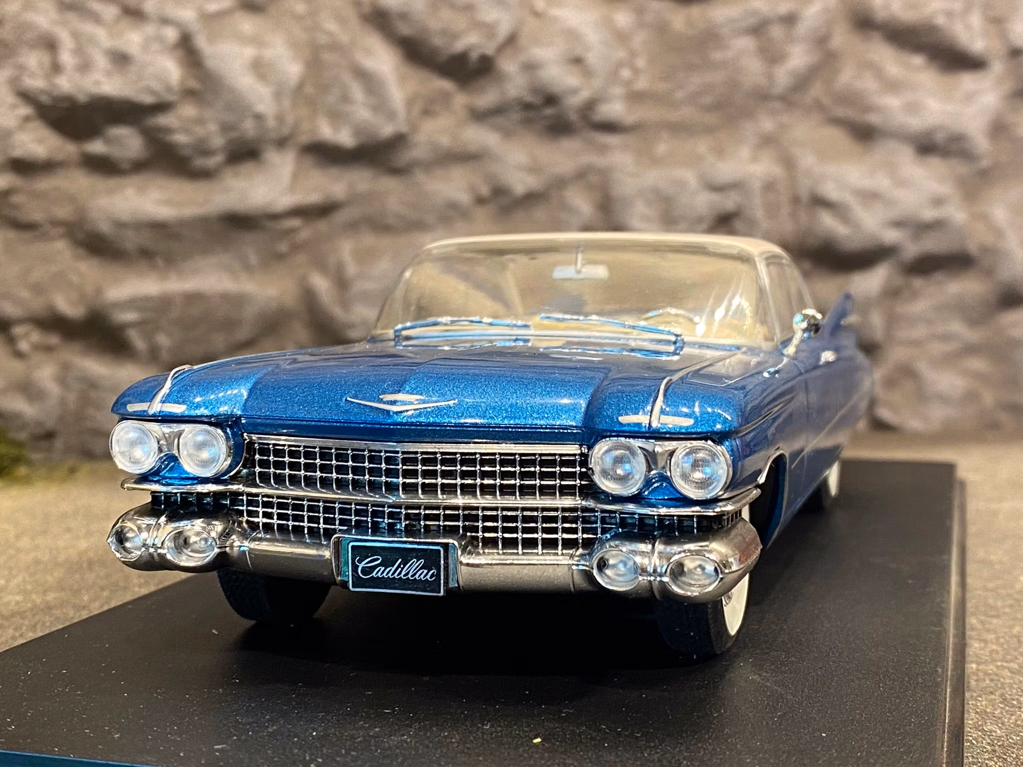 Skala 1/24 Cadillac Eldorado från WhiteBox