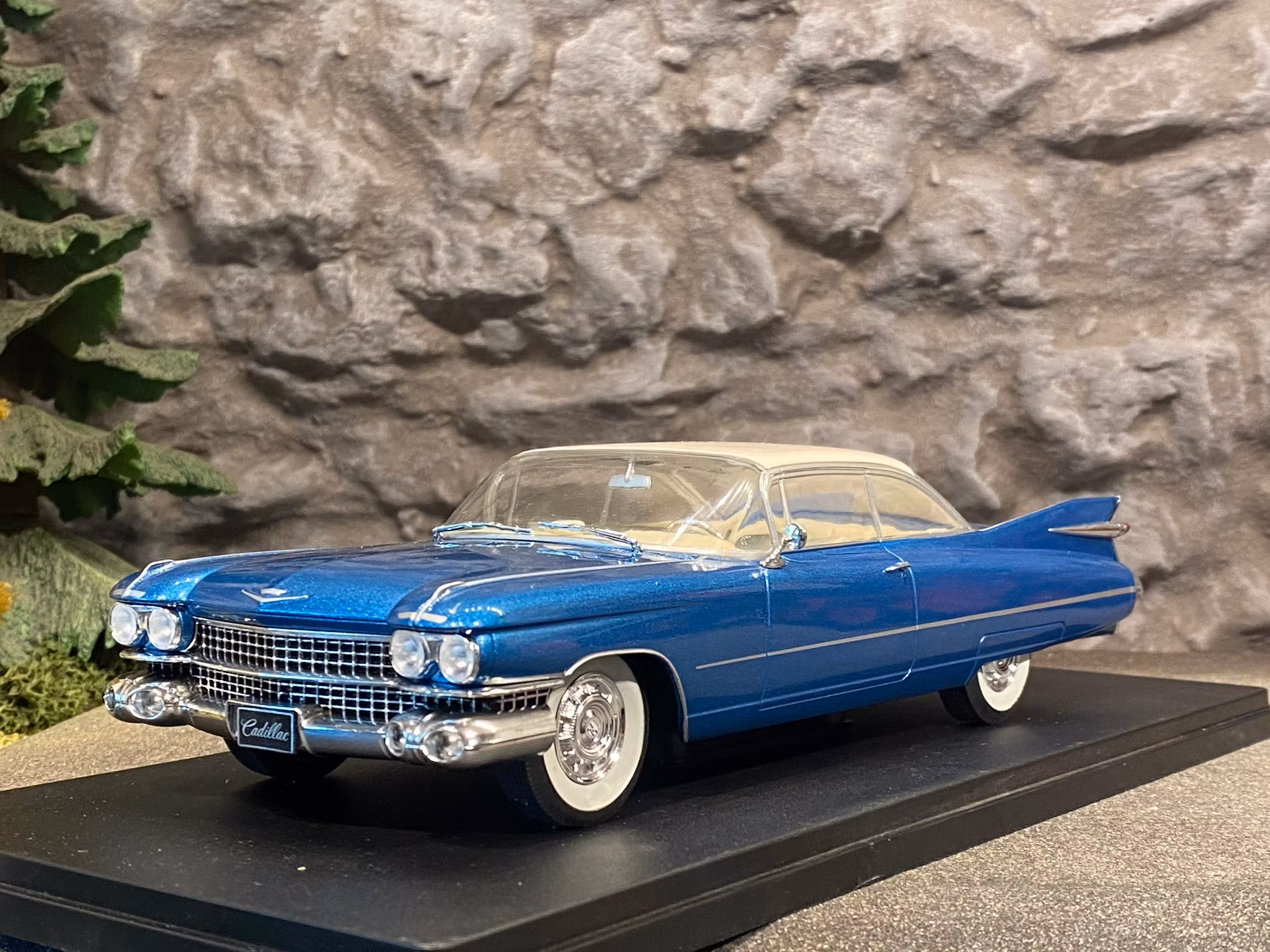 Skala 1/24 Cadillac Eldorado från WhiteBox