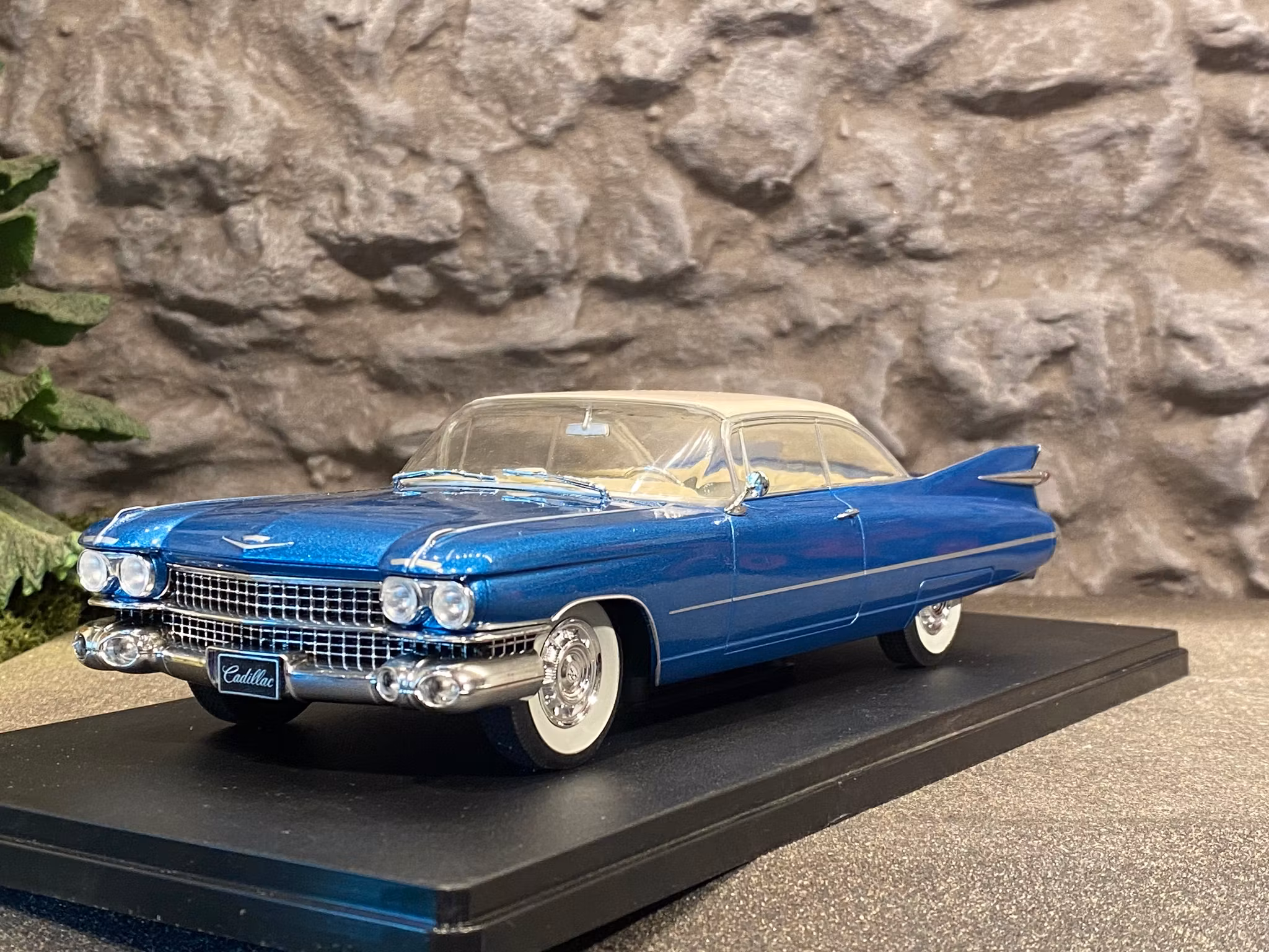 Skala 1/24 Cadillac Eldorado från WhiteBox