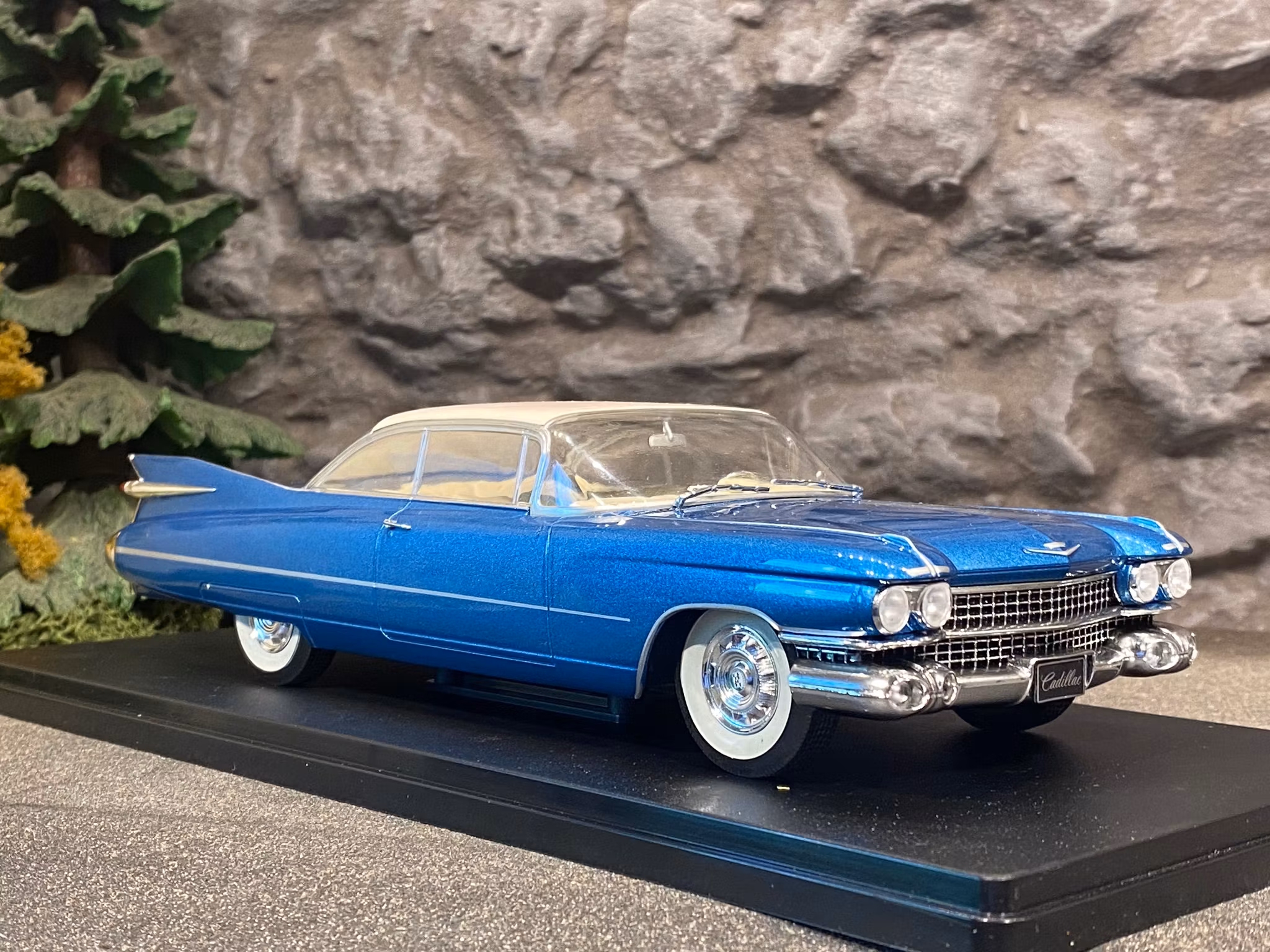 Skala 1/24 Cadillac Eldorado från WhiteBox
