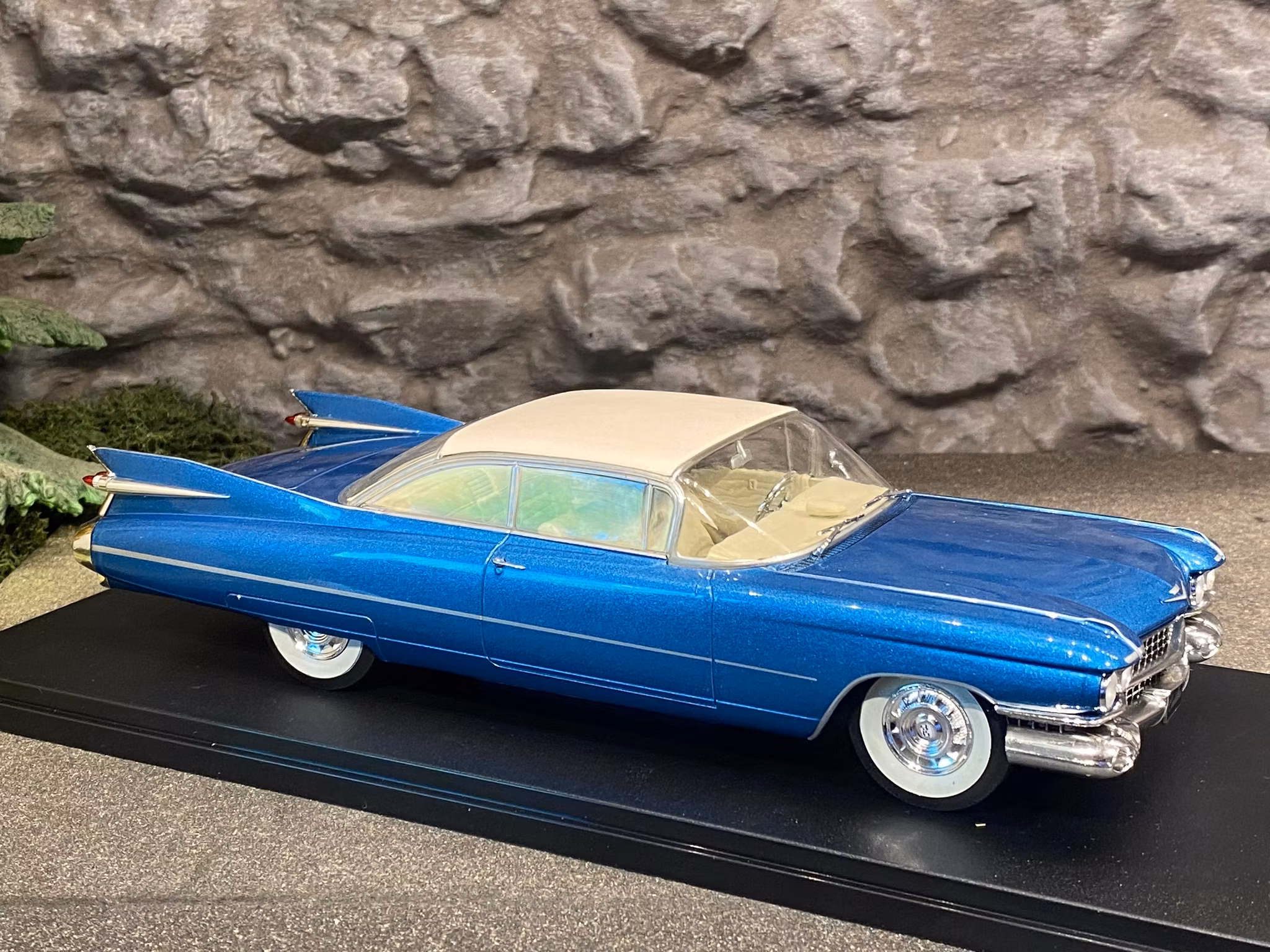 Skala 1/24 Cadillac Eldorado från WhiteBox