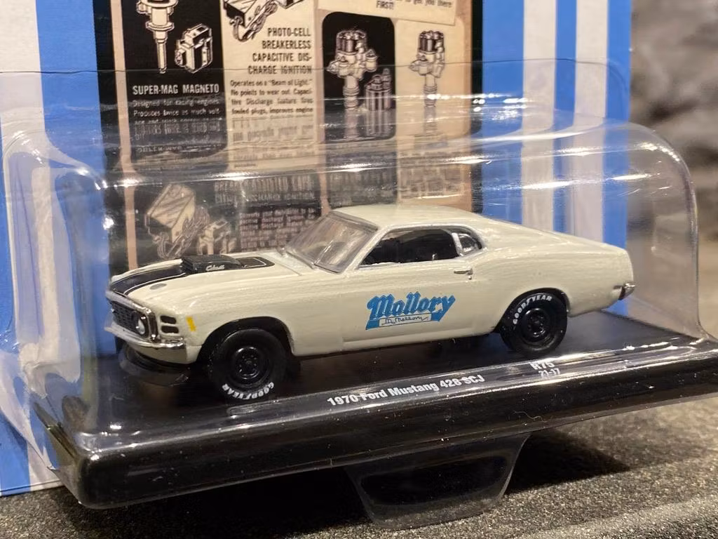 Skala 1/64 Ford Mustang 428 SCJ 70' från M2 Machines
