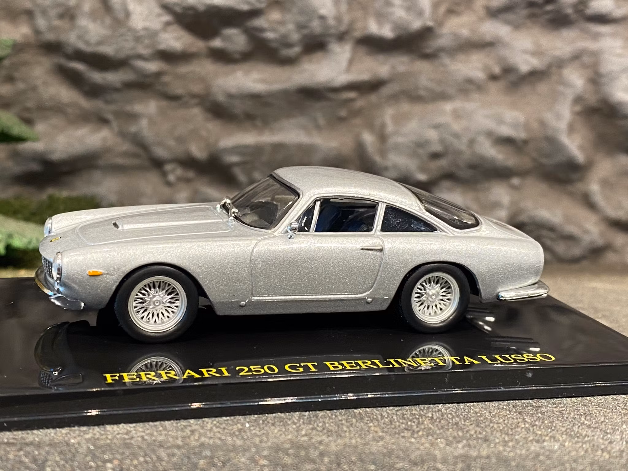 Skala 1/43: Ferrari 250 GT Berlinetta Lusso fr IXO / Magasinsmodell