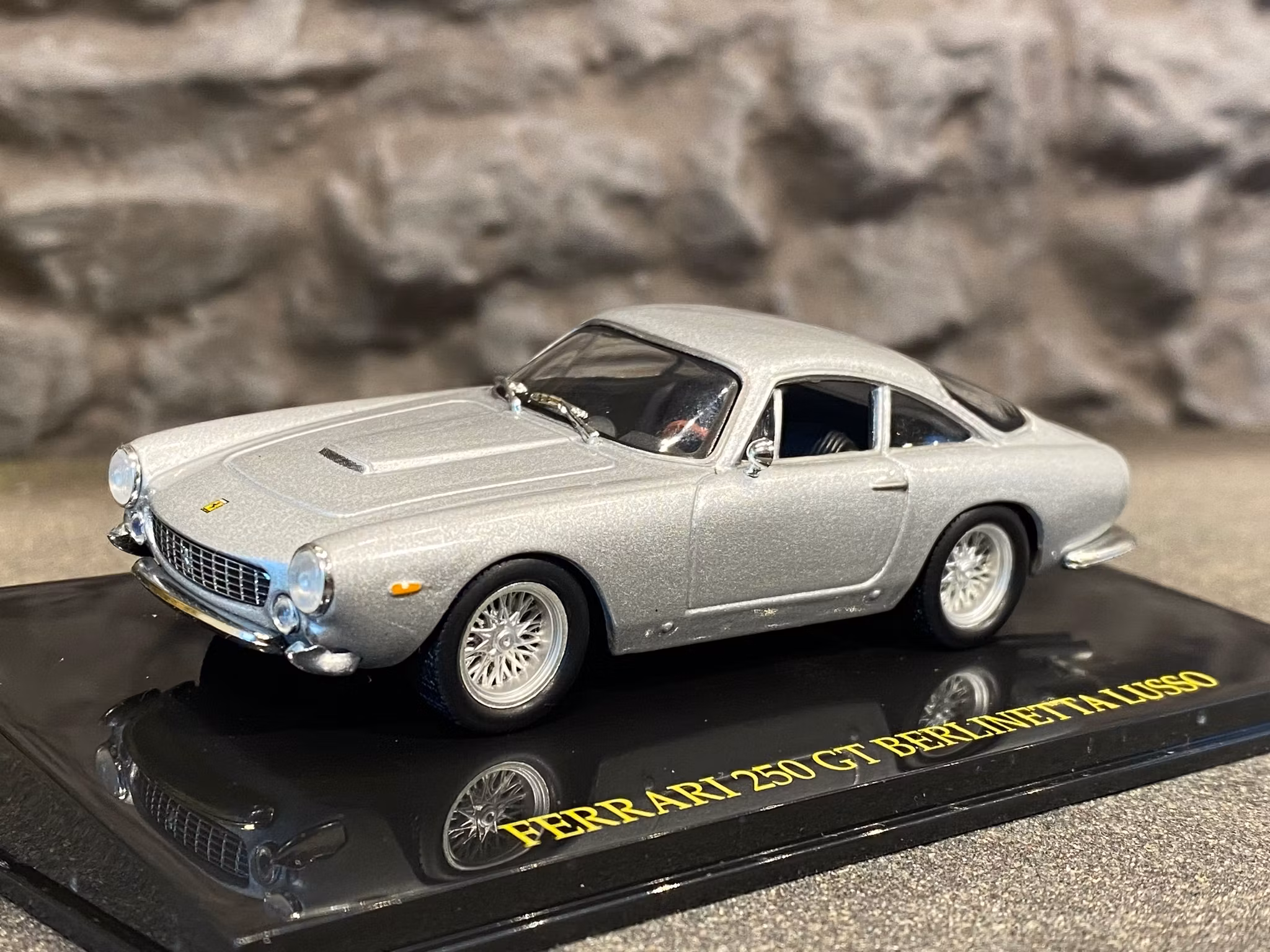 Skala 1/43: Ferrari 250 GT Berlinetta Lusso fr IXO / Magasinsmodell
