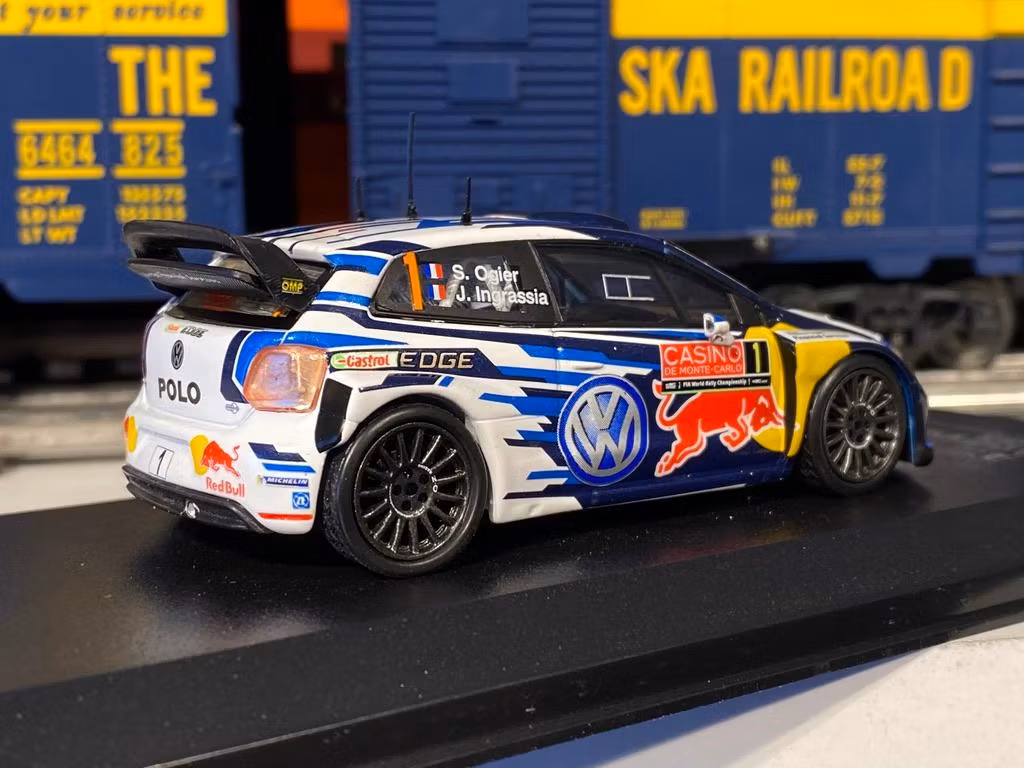 Skala 1/43 Snygg modellbil av Volkswagen Polo R WRC 2015 "Monte Carlo"