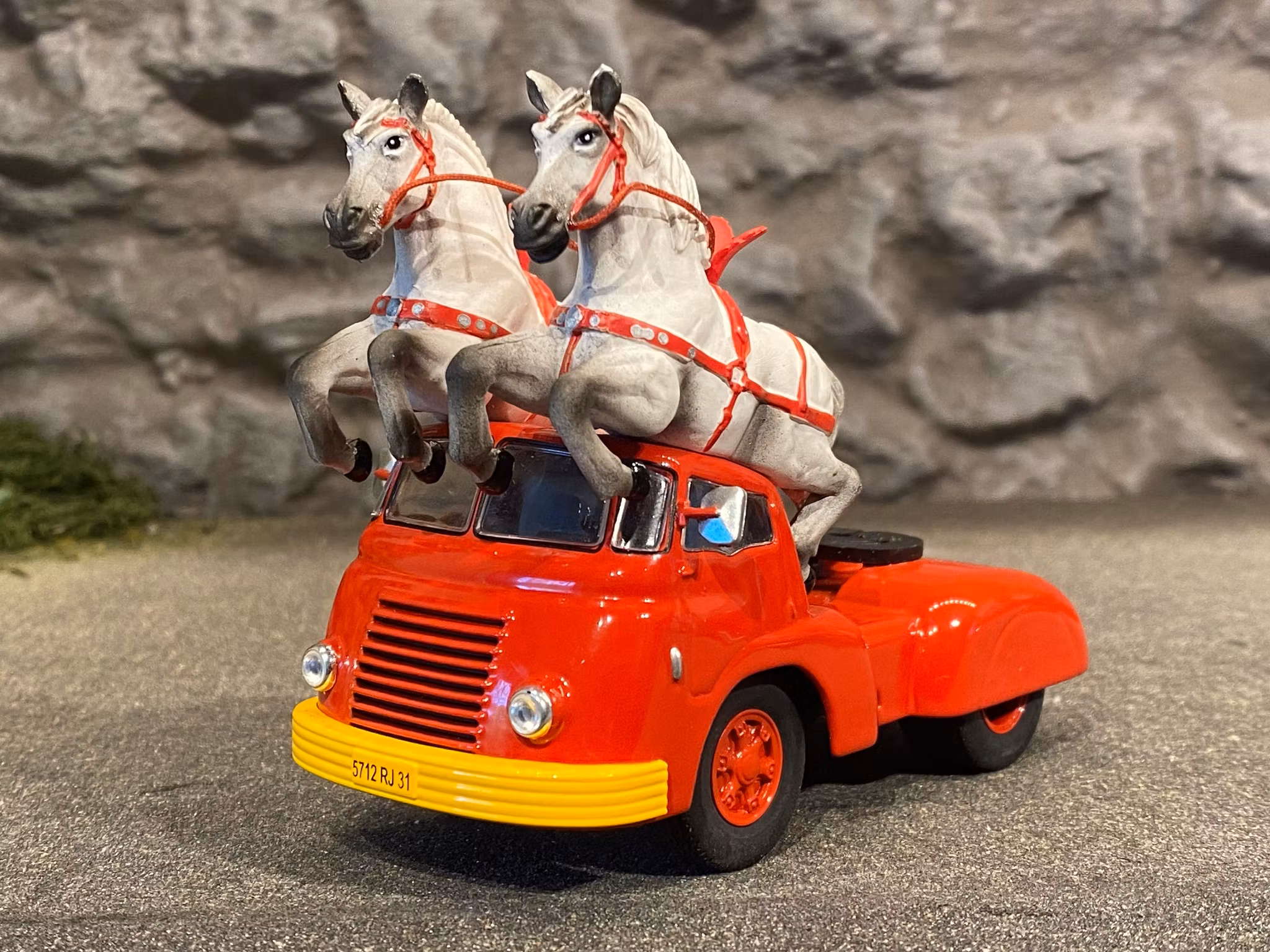 Skala 1/43: Cirkus Pinder: Lastbil, dragare passar t snackssläp fr Direkt Collections