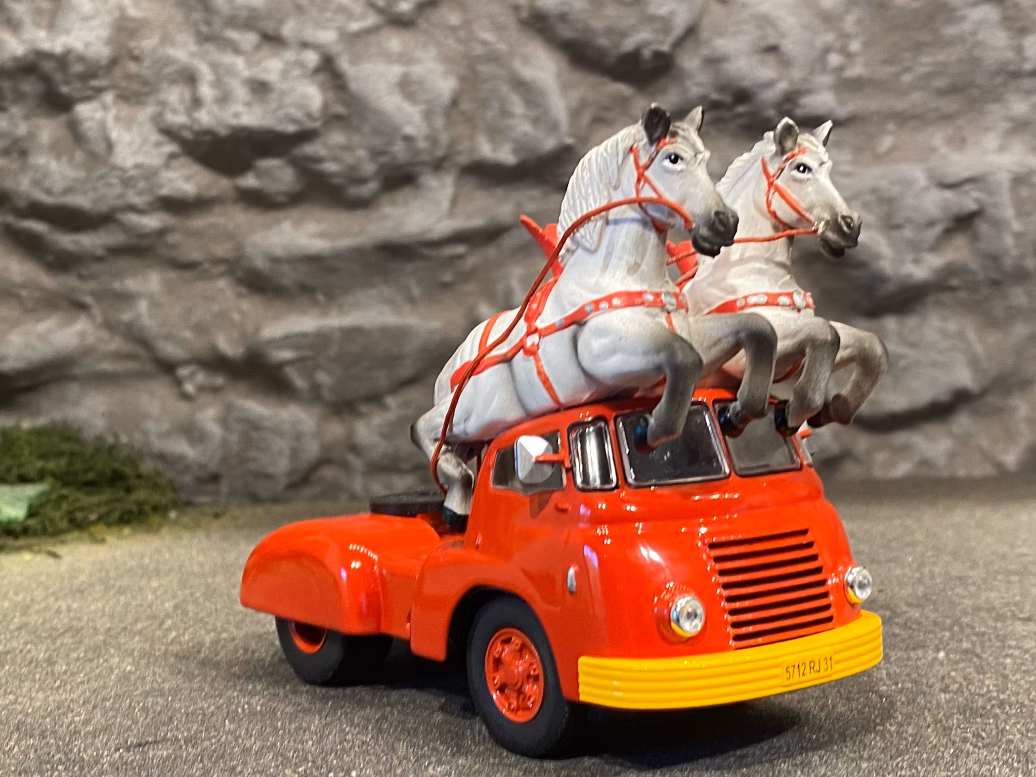 Skala 1/43: Cirkus Pinder: Lastbil, dragare passar t snackssläp fr Direkt Collections