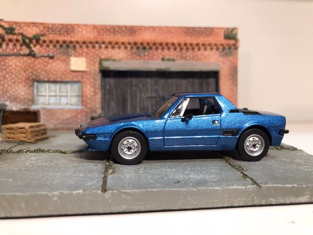 Skala 1/43: Klassisk Fiat X 1/9 tillverkad av Norev