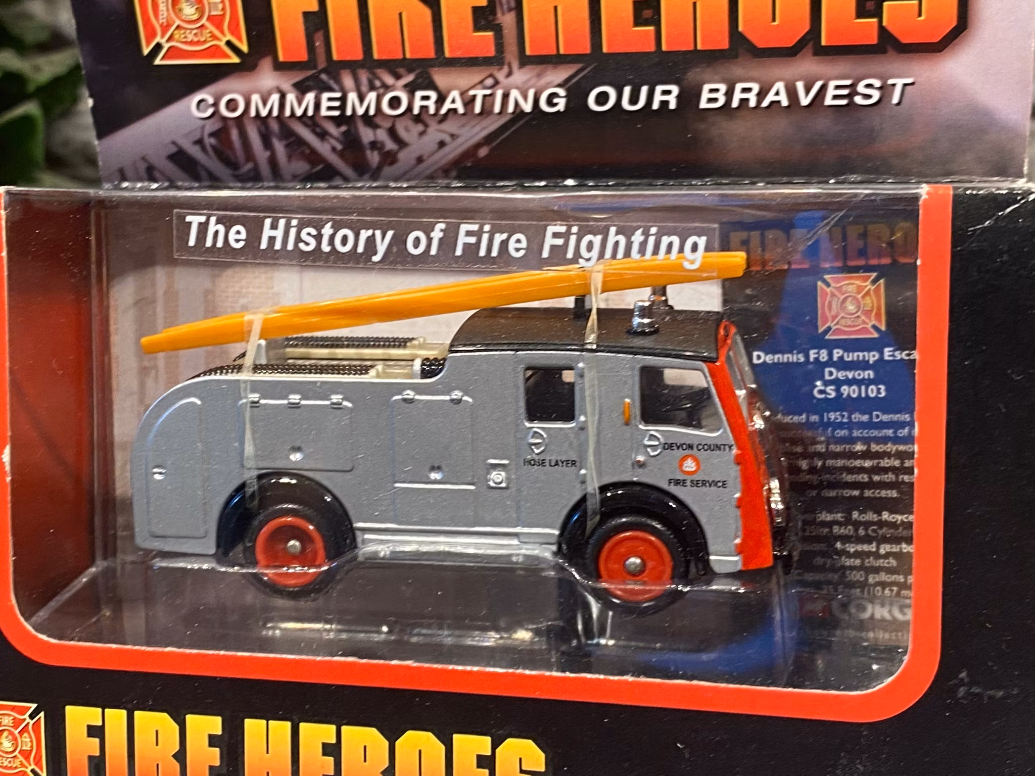 Skala 1/64 Brandbil Dennis Pump Escape Devon F.D. från Corgi