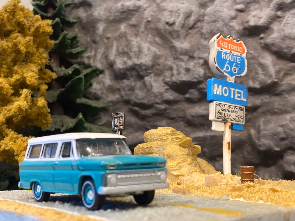 Skala 1/64 Chevy Suburban 65' fr AUTO WORLD Lim. Ed. Rel. 1 Ver A