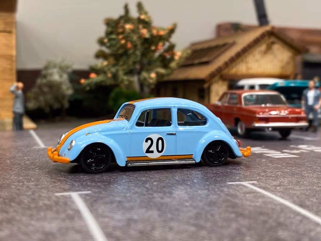 Skala 1/64 Volkswagen Typ 1 Beetle/Bubbla i Gulf-färger fr Schuco/TARMAC works