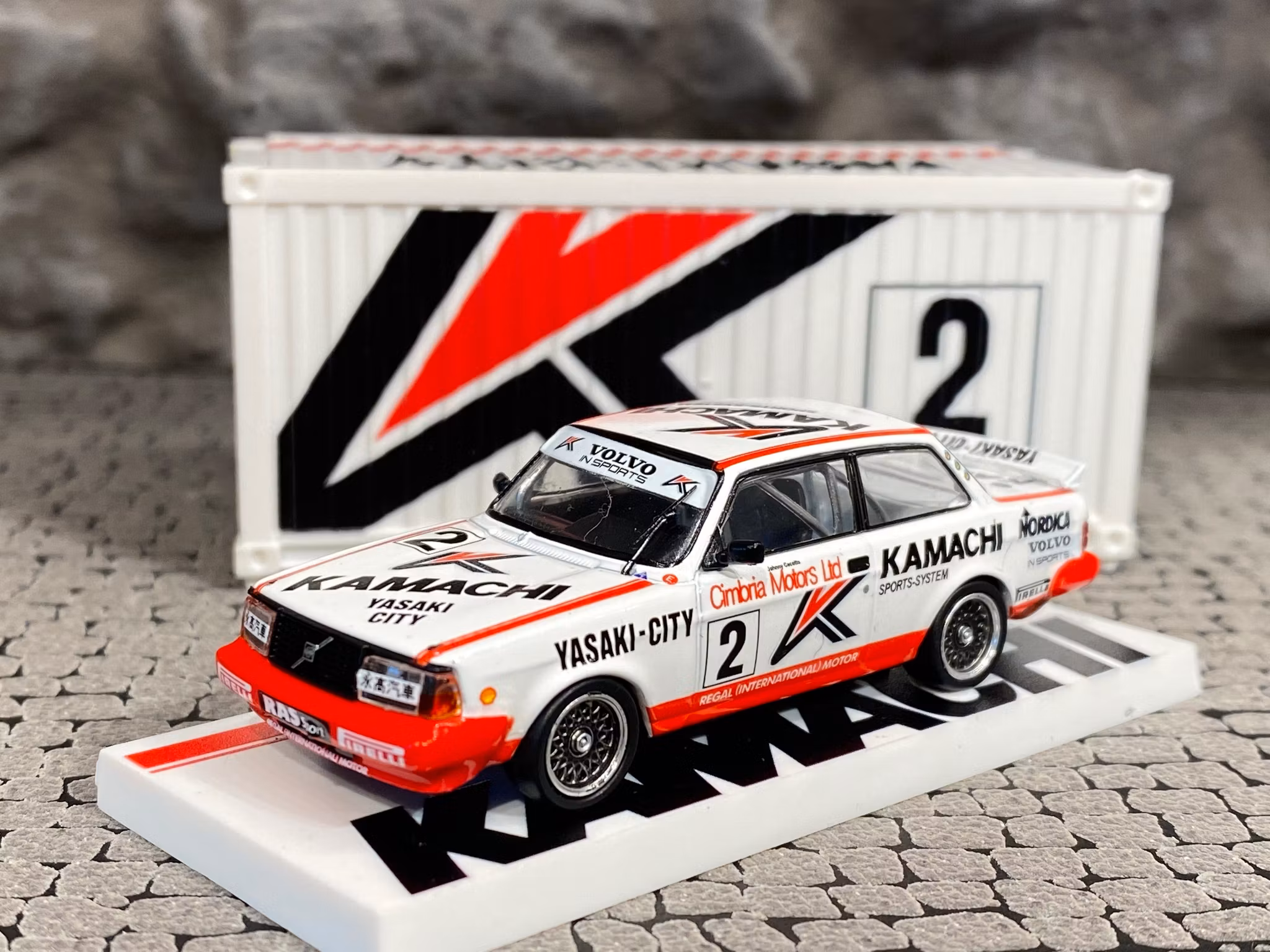Skala 1/64 Volvo 240 Turbo, Macau Guia Race Winner 86' Special Edition fr TARMAC