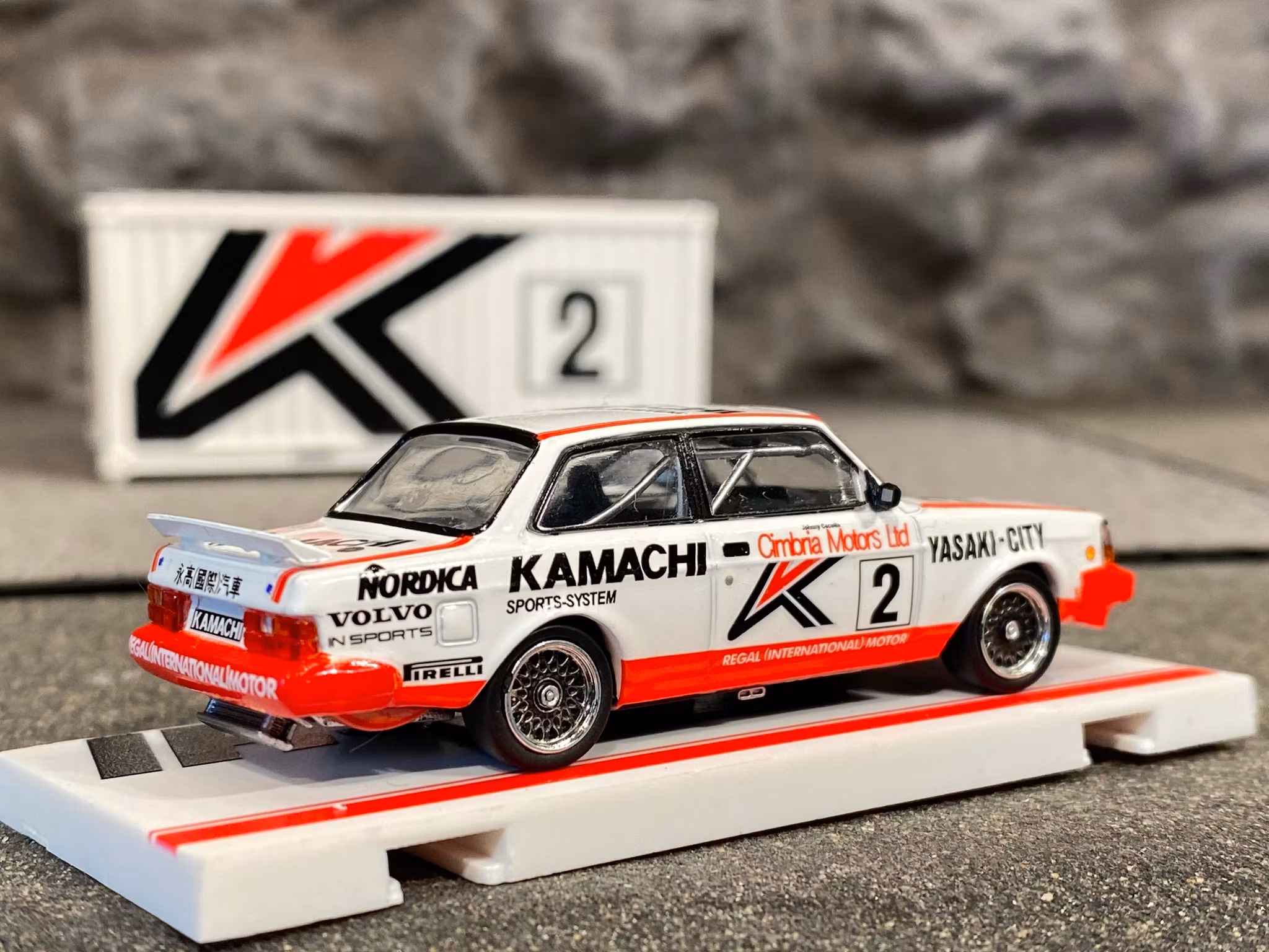 Skala 1/64 Volvo 240 Turbo, Macau Guia Race Winner 86' Special Edition fr TARMAC