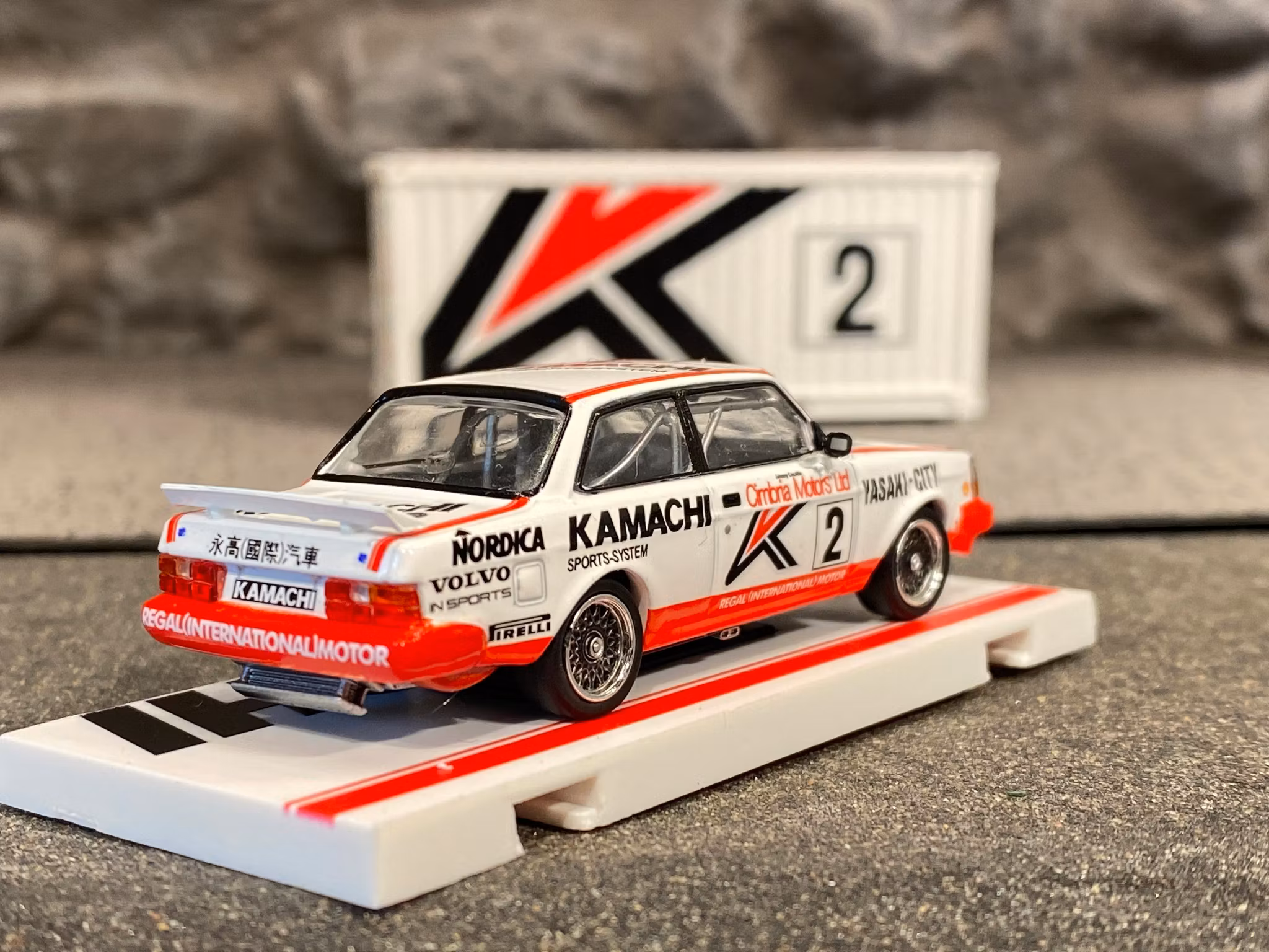 Skala 1/64 Volvo 240 Turbo, Macau Guia Race Winner 86' Special Edition fr TARMAC