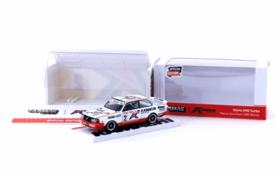 Skala 1/64 Volvo 240 Turbo, Macau Guia Race Winner 86' Special Edition fr TARMAC