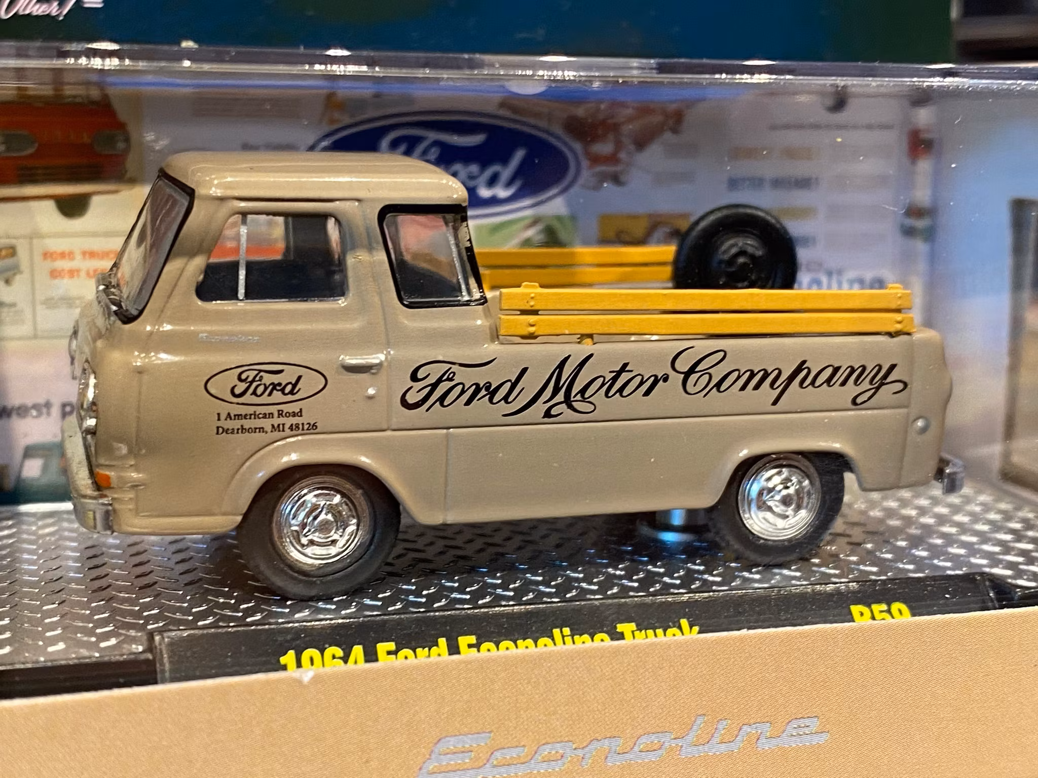Skala 1/64 Ford Econoline Truck 64' fr M2