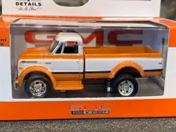 Skala 1/64 GMC 5500 Truck 70' fr M2