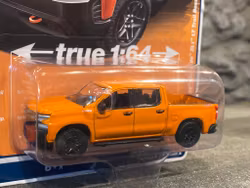Skala 1/64 Chevy Silverado ZL1 LT Trail Boss 20' fr AUTO WORLD Lim.Ed. Rel.5 Ver A