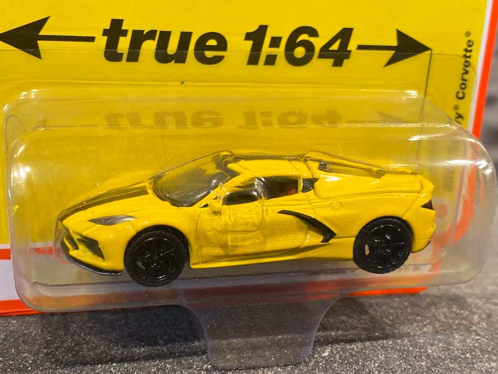 Skala 1/64 Chevy Corvette 2020' fr AUTO WORLD Lim.Ed. Rel.4 Ver B