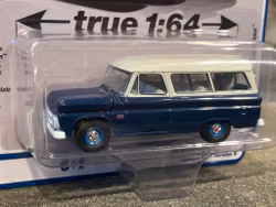 Skala 1/64 Chevy Suburban 66' fr AUTO WORLD Lim. Ed. Rel. 5 Ver B