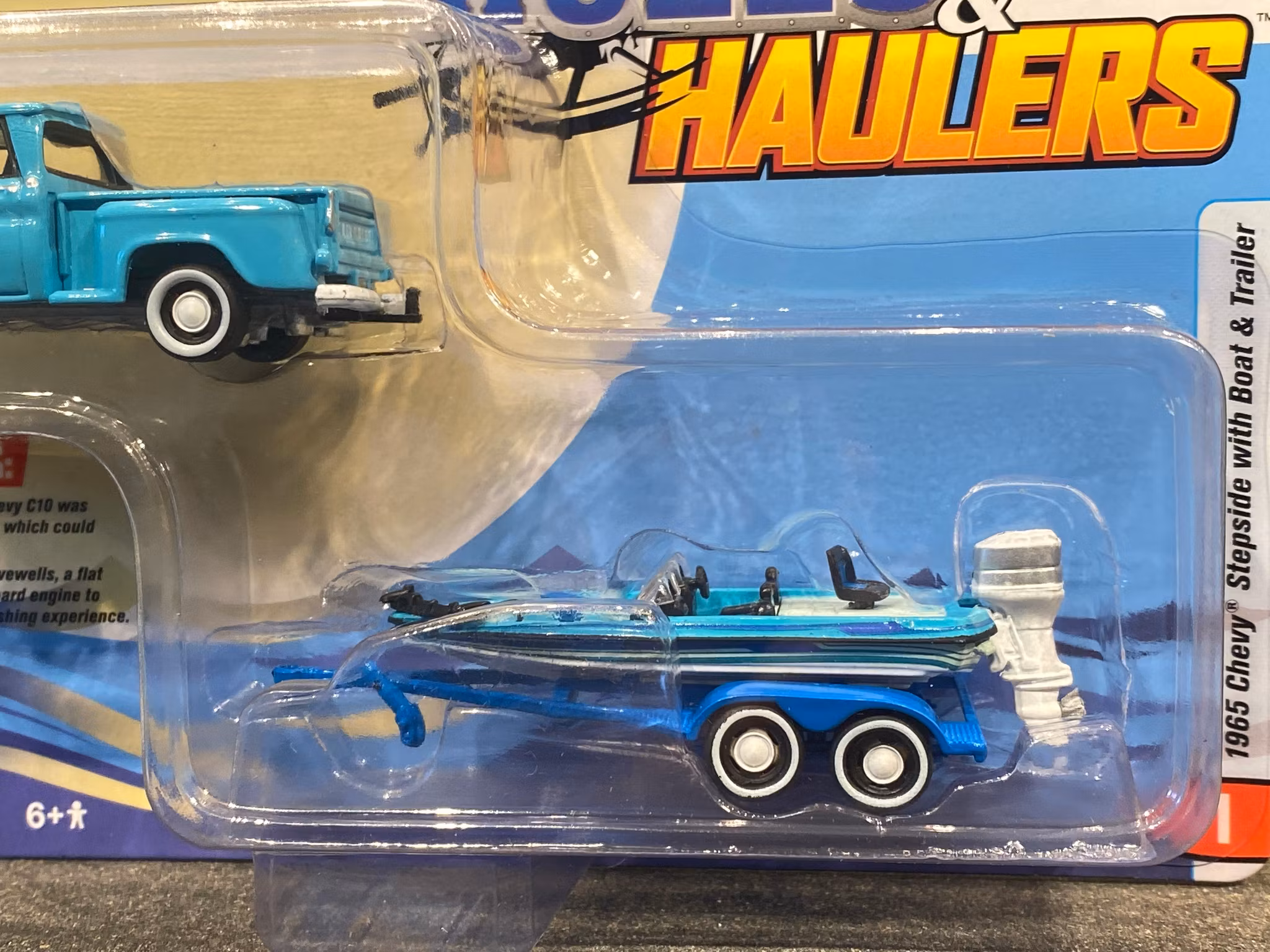 Skala 1/64 Chevy Stepside m Båt & Trailer "Hulls & Haulers" fr Johnny Lightning