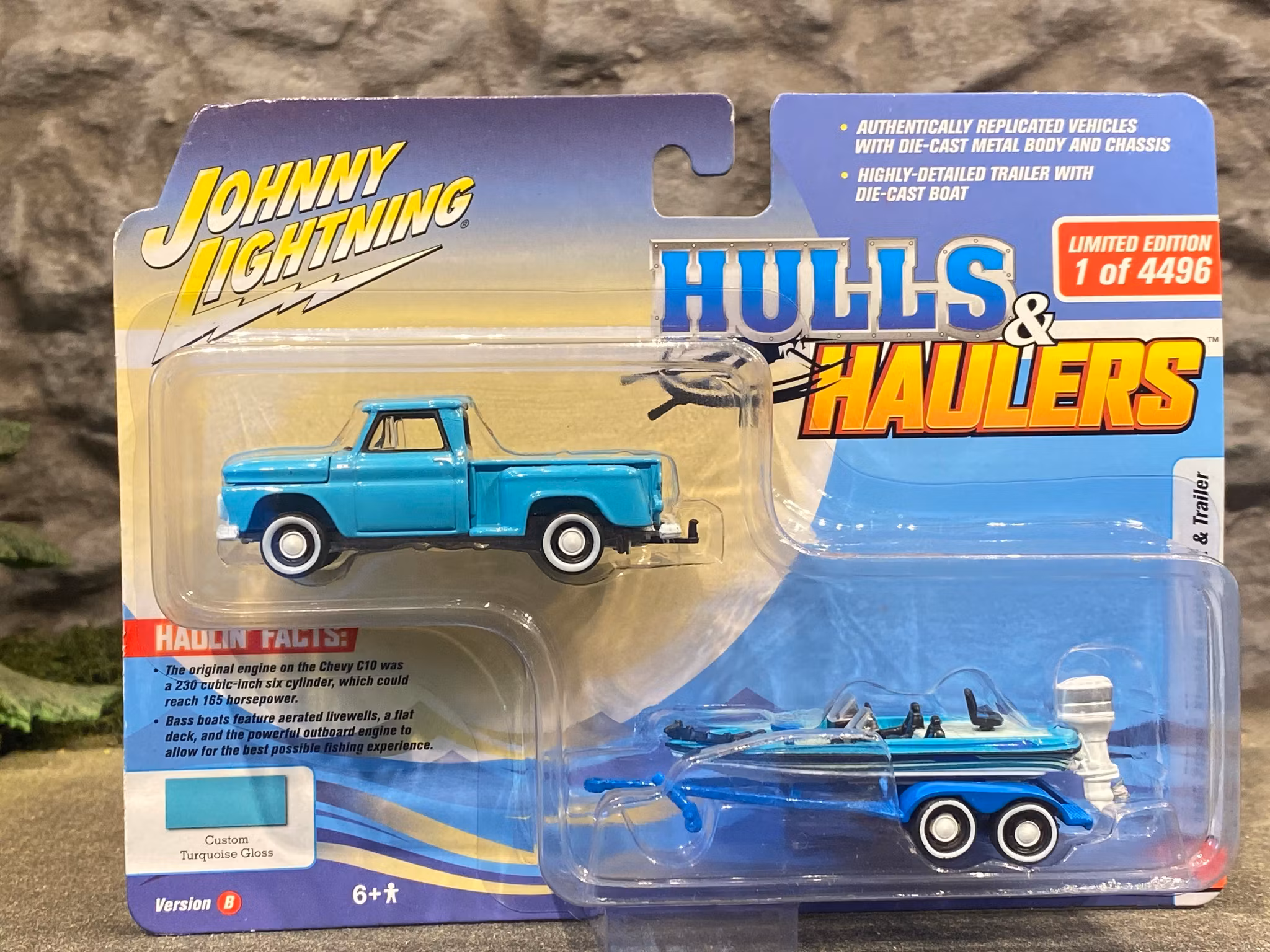 Skala 1/64 Chevy Stepside m Båt & Trailer "Hulls & Haulers" fr Johnny Lightning