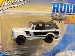 Skala 1/64 International Scout II m Båt & Trailer "Hulls & Haulers" fr Johnny Lightning