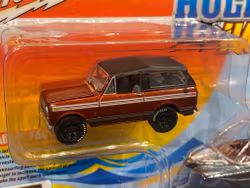 Skala 1/64 International Scout II m Båt & Trailer "Hulls & Haulers" fr Johnny Lightning