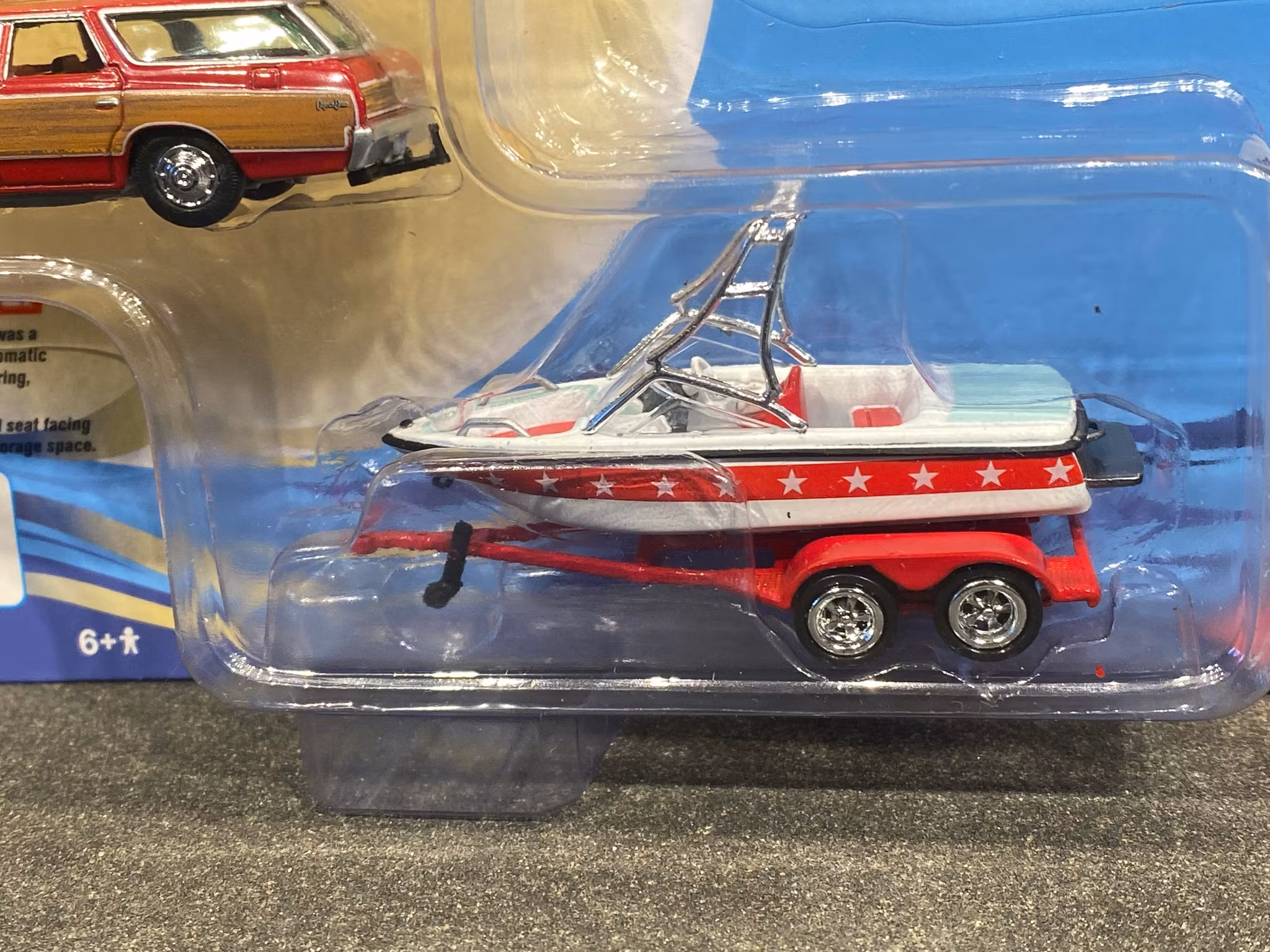 Skala 1/64 Chevy Caprice 73' m Båt & Trailer "Hulls & Haulers" fr Johnny Lightning