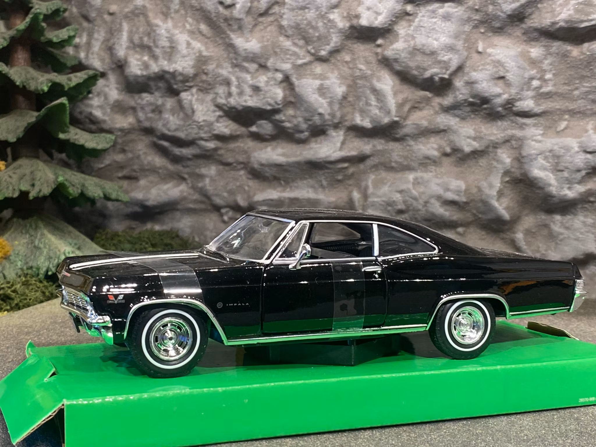 Skala 1/24: Chevrolet Impala SS 396 65', Svart fr Welly Hotrider Collection