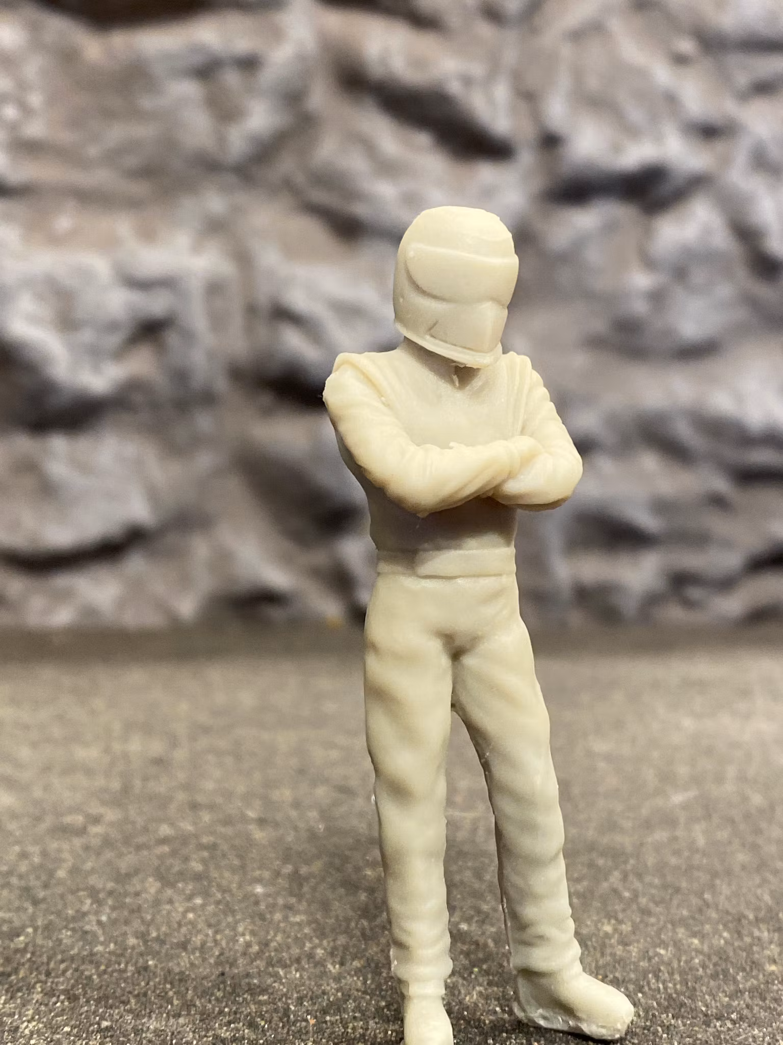 Skala 1/24 Driver - Omålad figur i plast från Scale Production