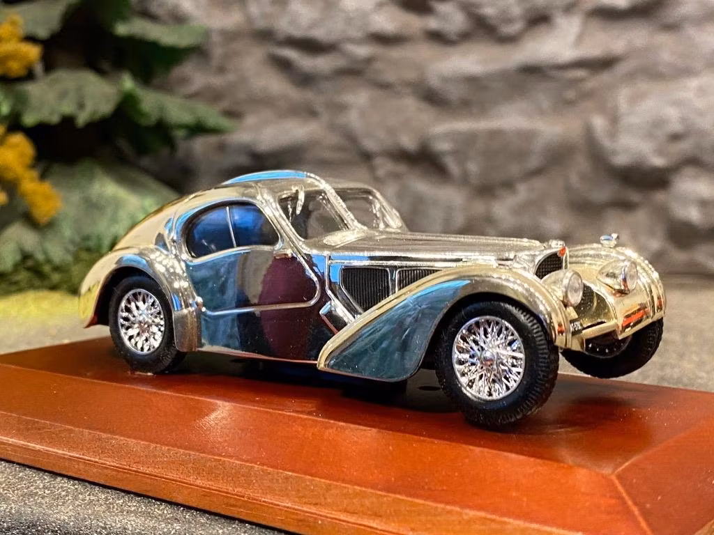 Skala 1/43: Bugatti Coupé Atlantic Kromfärgad