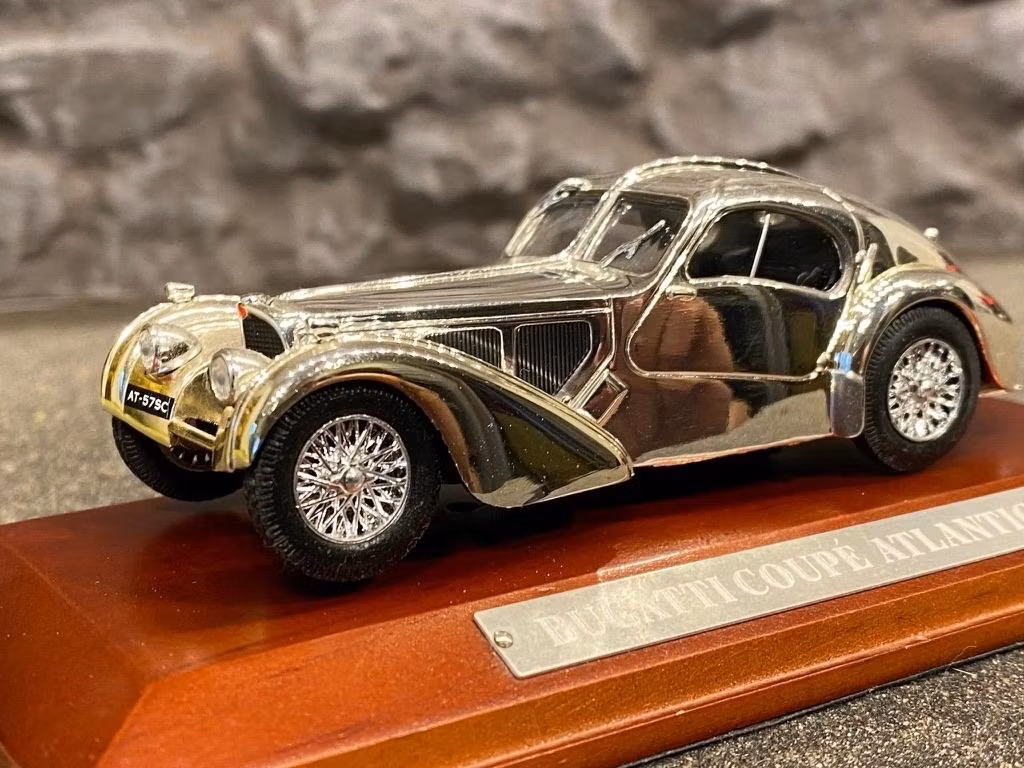 Skala 1/43: Bugatti Coupé Atlantic Kromfärgad