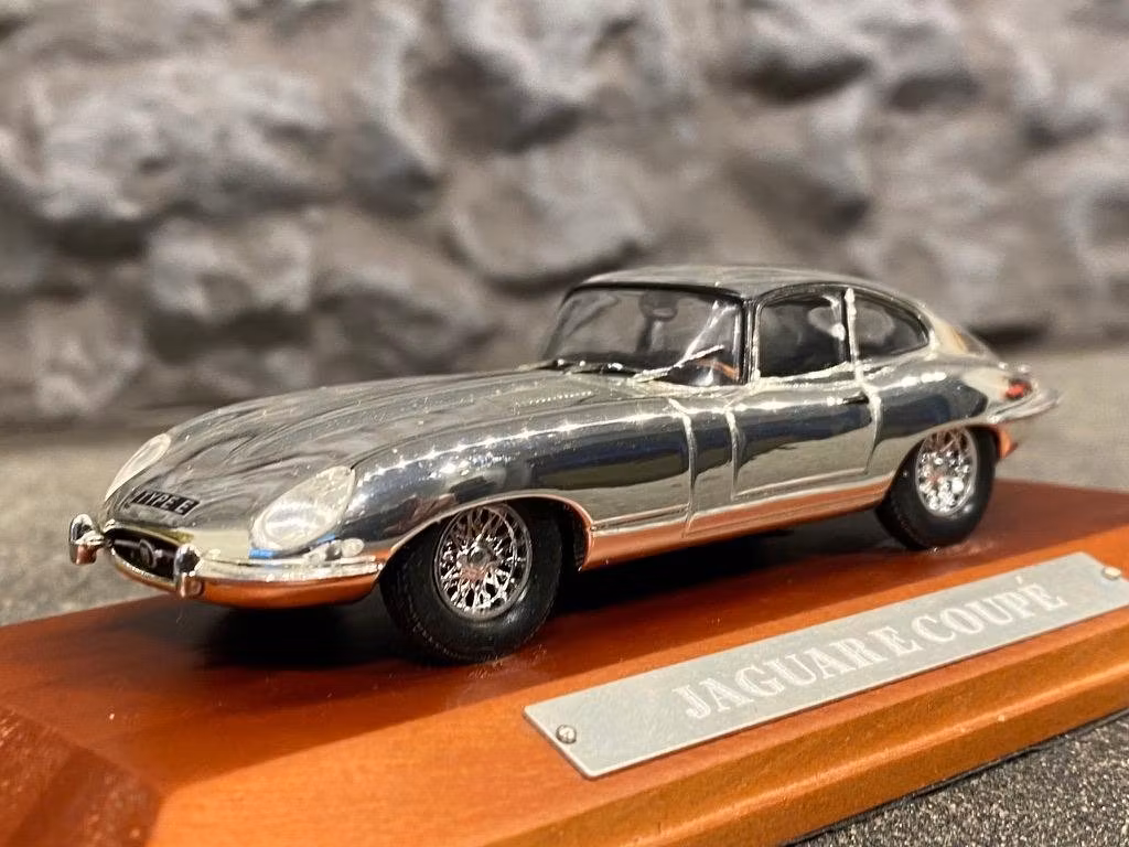 Skala 1/43: Jaguar Type E Coupé Kromfärgad