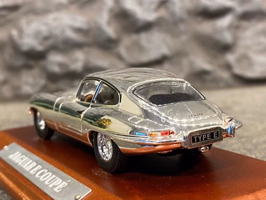 Skala 1/43: Jaguar Type E Coupé Kromfärgad