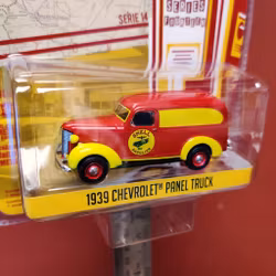 Skala 1/64 Chevrolet Panel Truck Shell 1939 - Running on Empty fr Greenlight