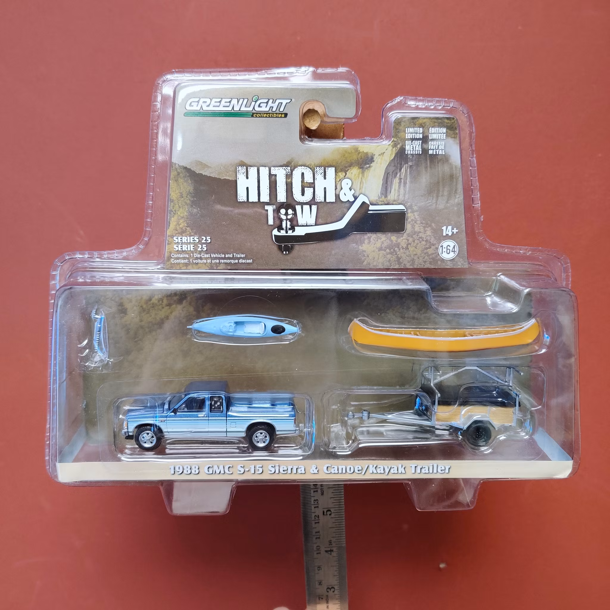 Skala 1/64 1988 GMC S-15 Sierra & Trailer med kanot & kajak GreenLight Hitch & Tow