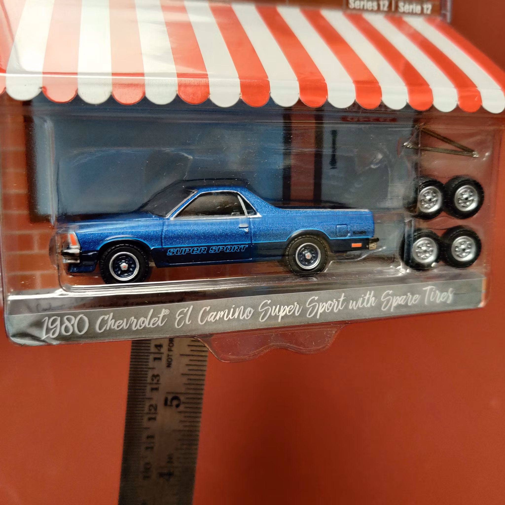 Skala 1/64 Chevrolet El Camino Super Sport "The hobby shop ser.12" från Greenlight