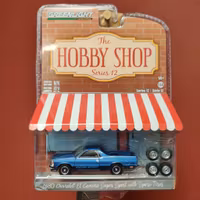 Skala 1/64 Chevrolet El Camino Super Sport "The hobby shop ser.12" från Greenlight