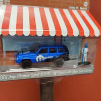 Skala 1/64 jeep Cherokee Sport Mopar Off-road "The hobby shop ser.12" från Greenlight