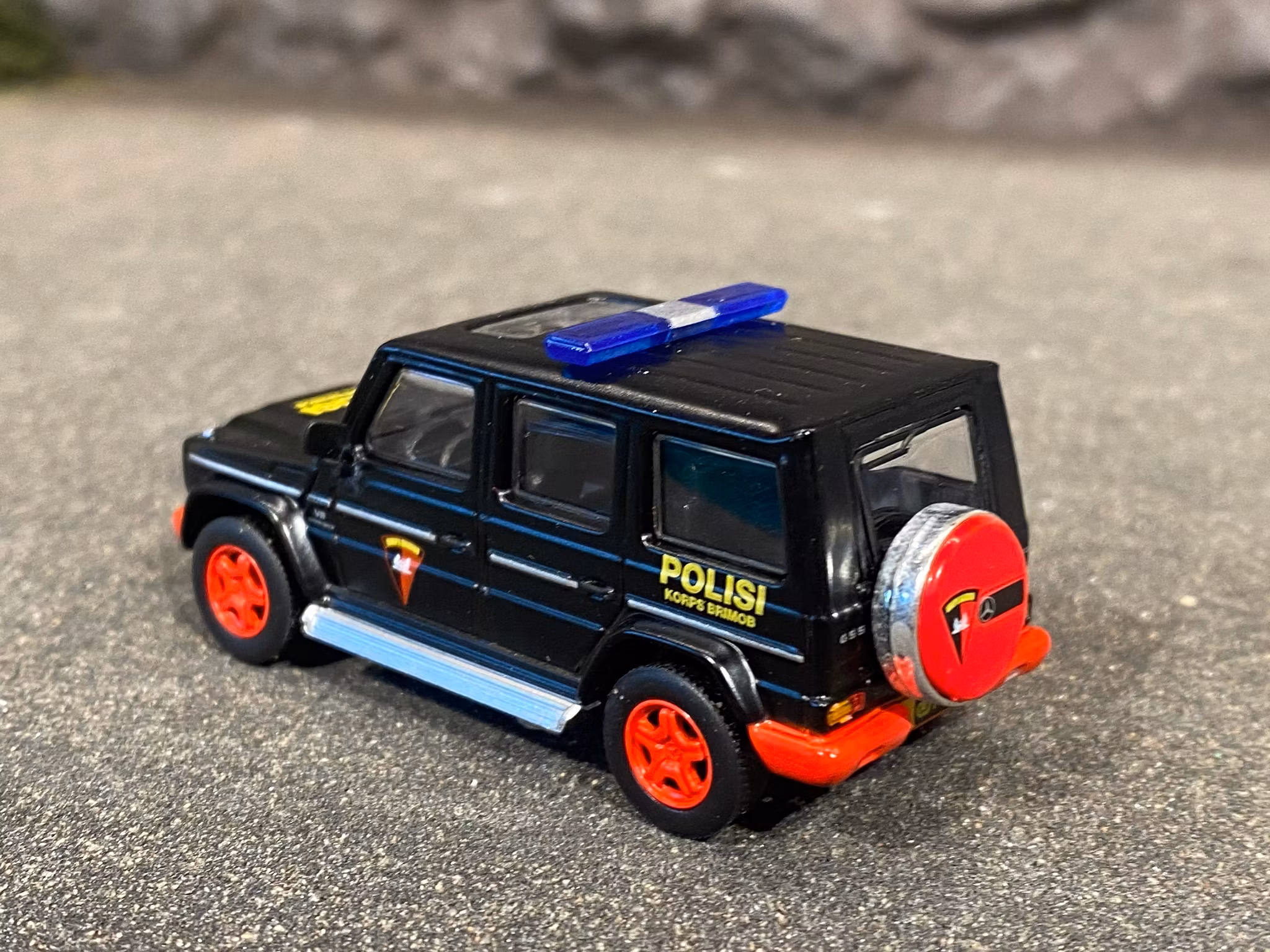 Skala 1/64 Mercedes-Benz G55 AMG, Polisi Korps Brimob fr KYOSHO