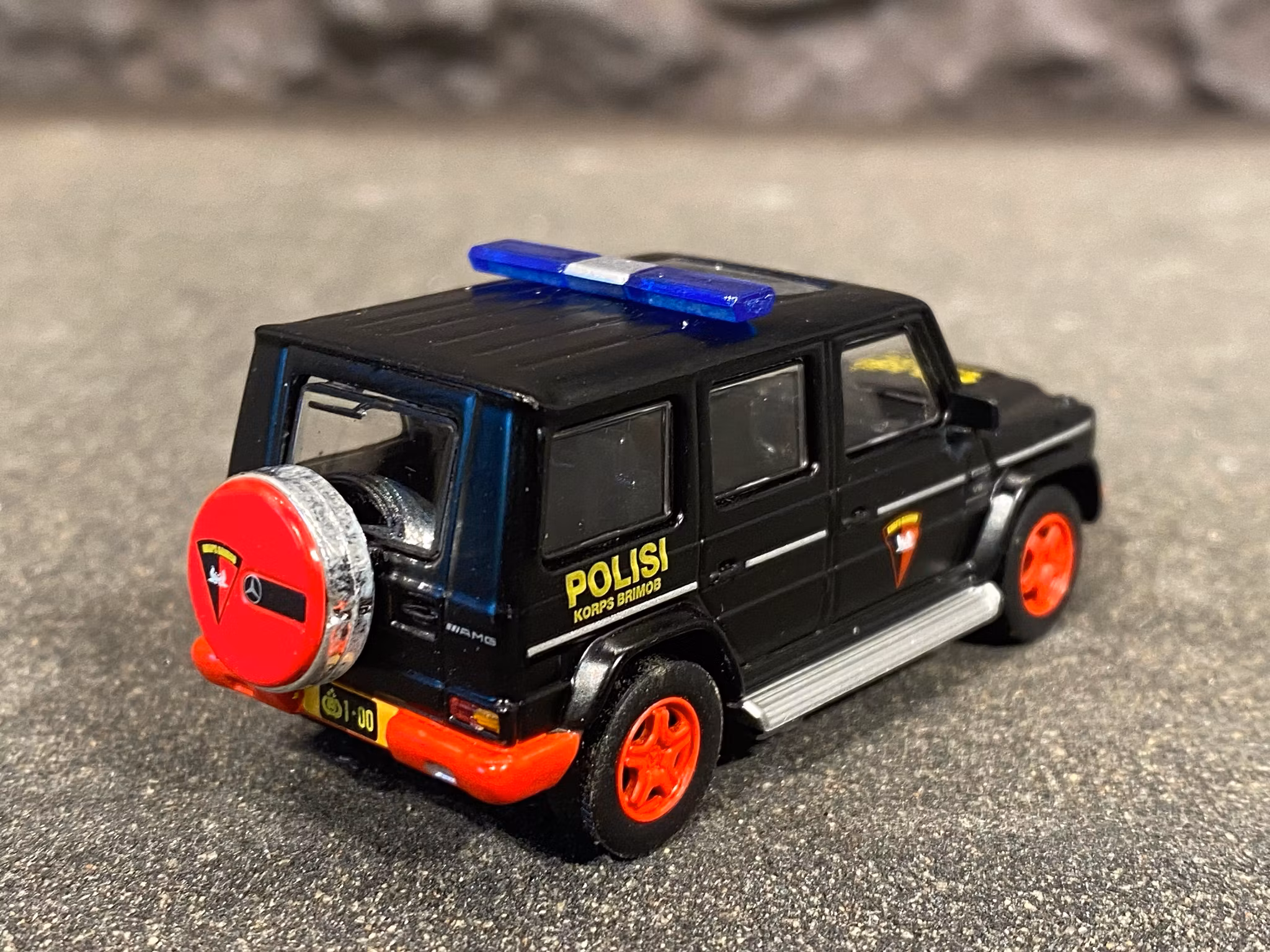 Skala 1/64 Mercedes-Benz G55 AMG, Polisi Korps Brimob fr KYOSHO