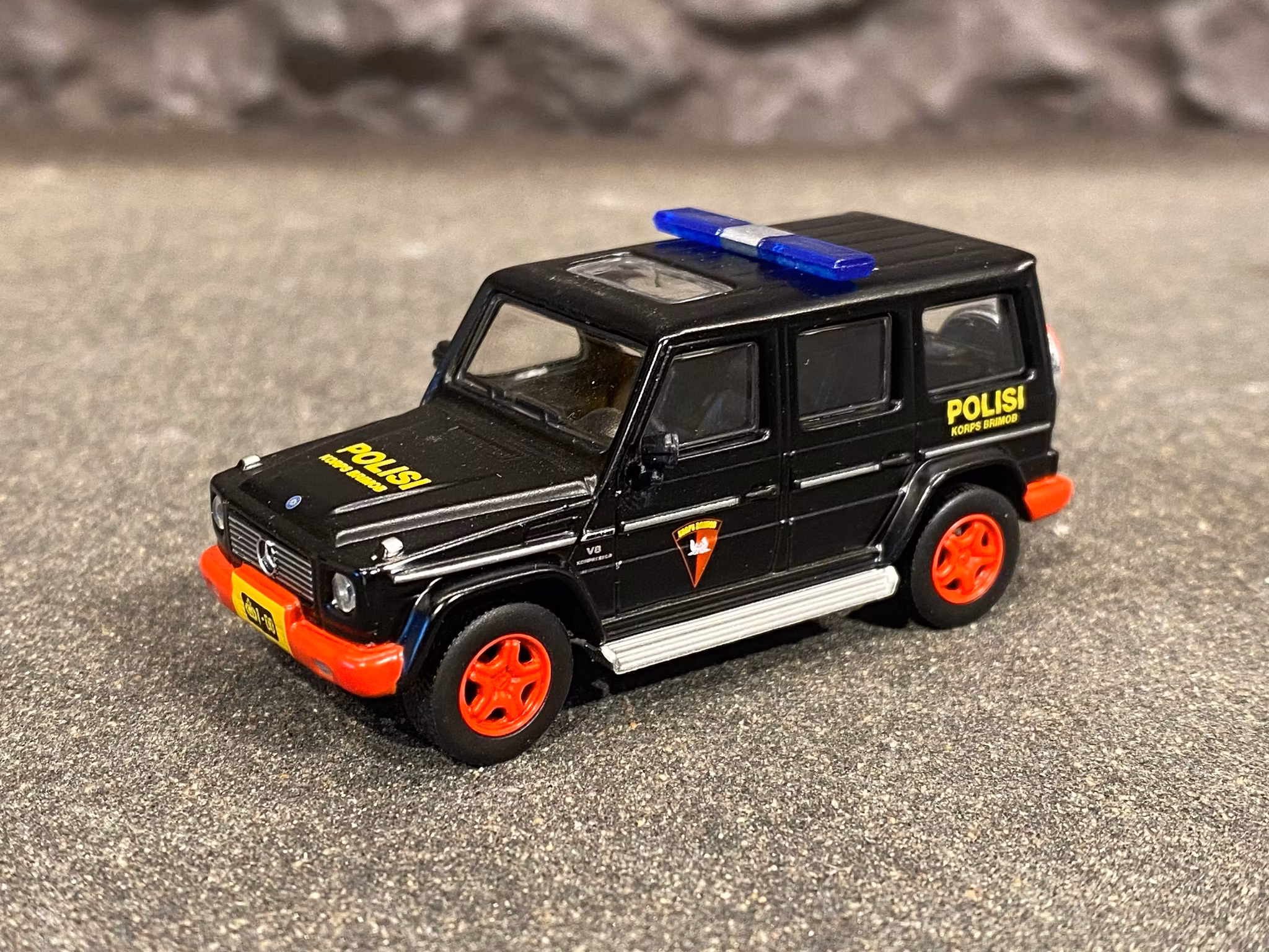 Skala 1/64 Mercedes-Benz G55 AMG, Polisi Korps Brimob fr KYOSHO