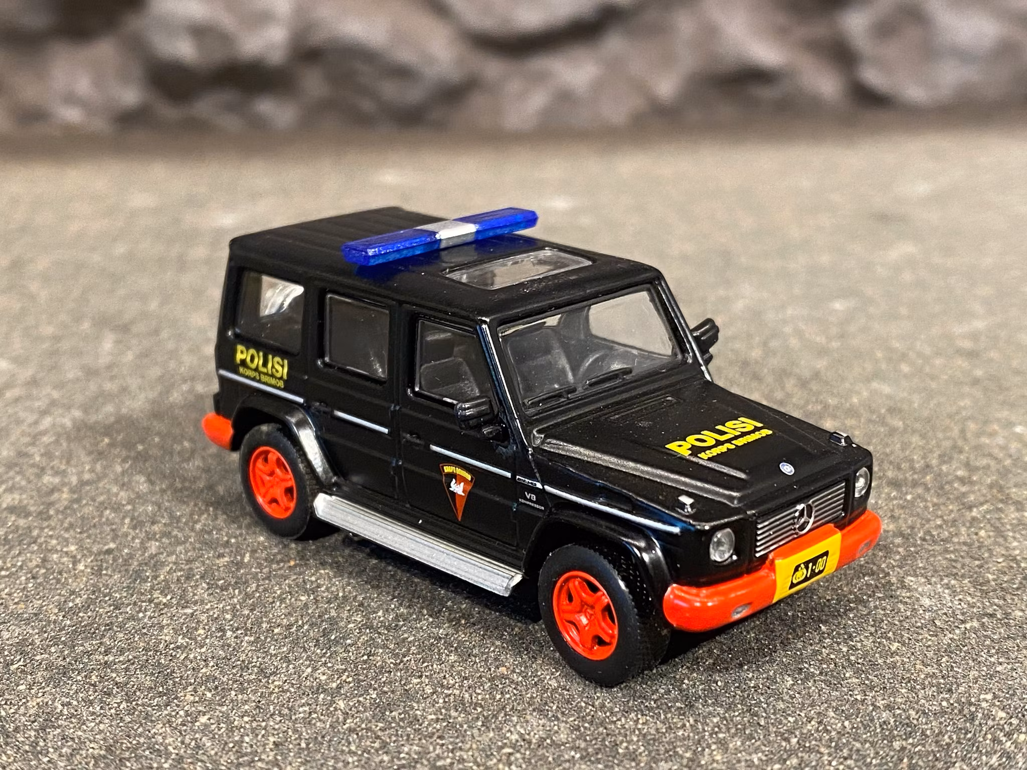 Skala 1/64 Mercedes-Benz G55 AMG, Polisi Korps Brimob fr KYOSHO
