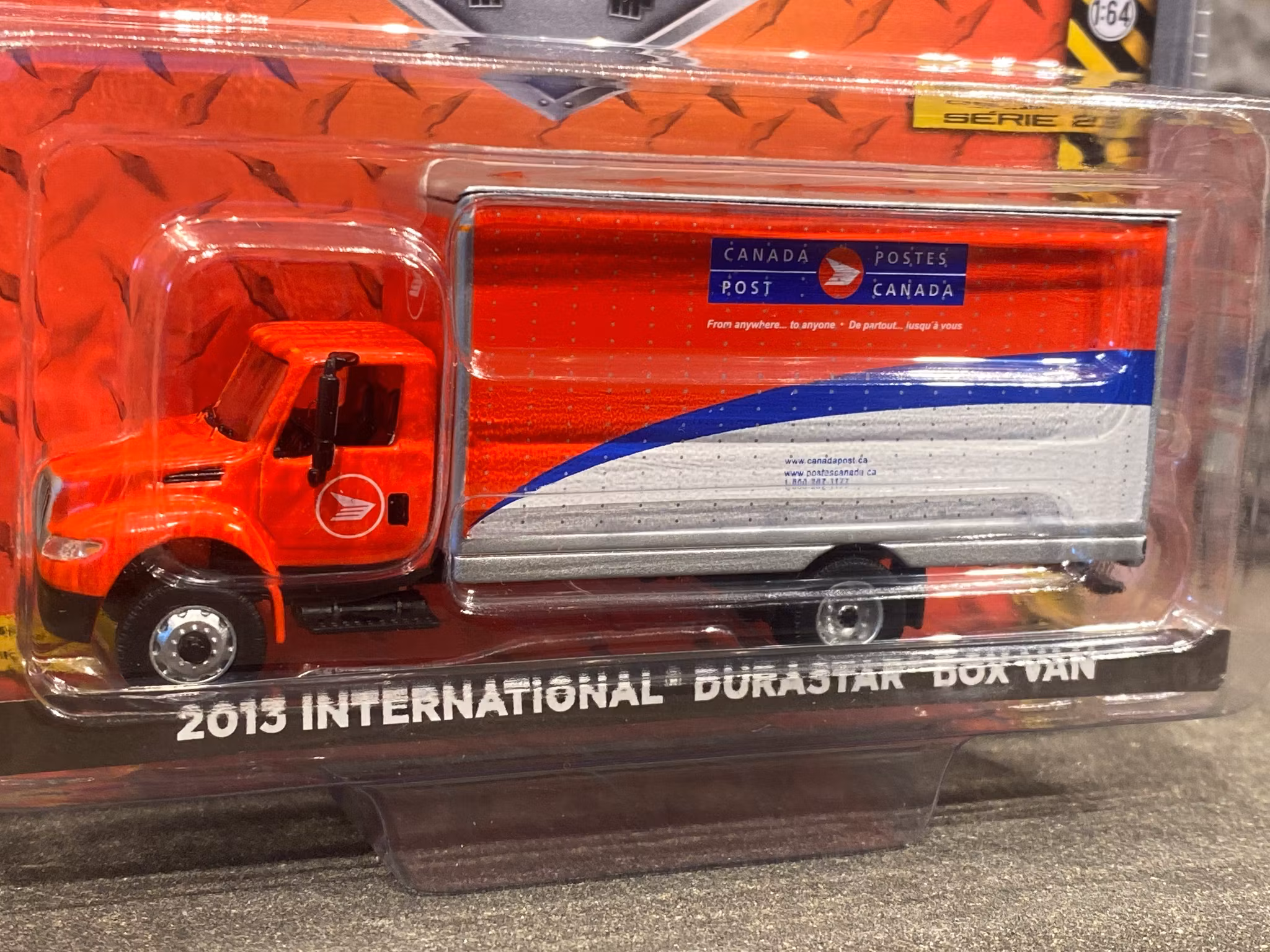 Skala 1/64 International DuraStar - Canada Post, Box Van "H.D. Trucks" fr Greenlight
