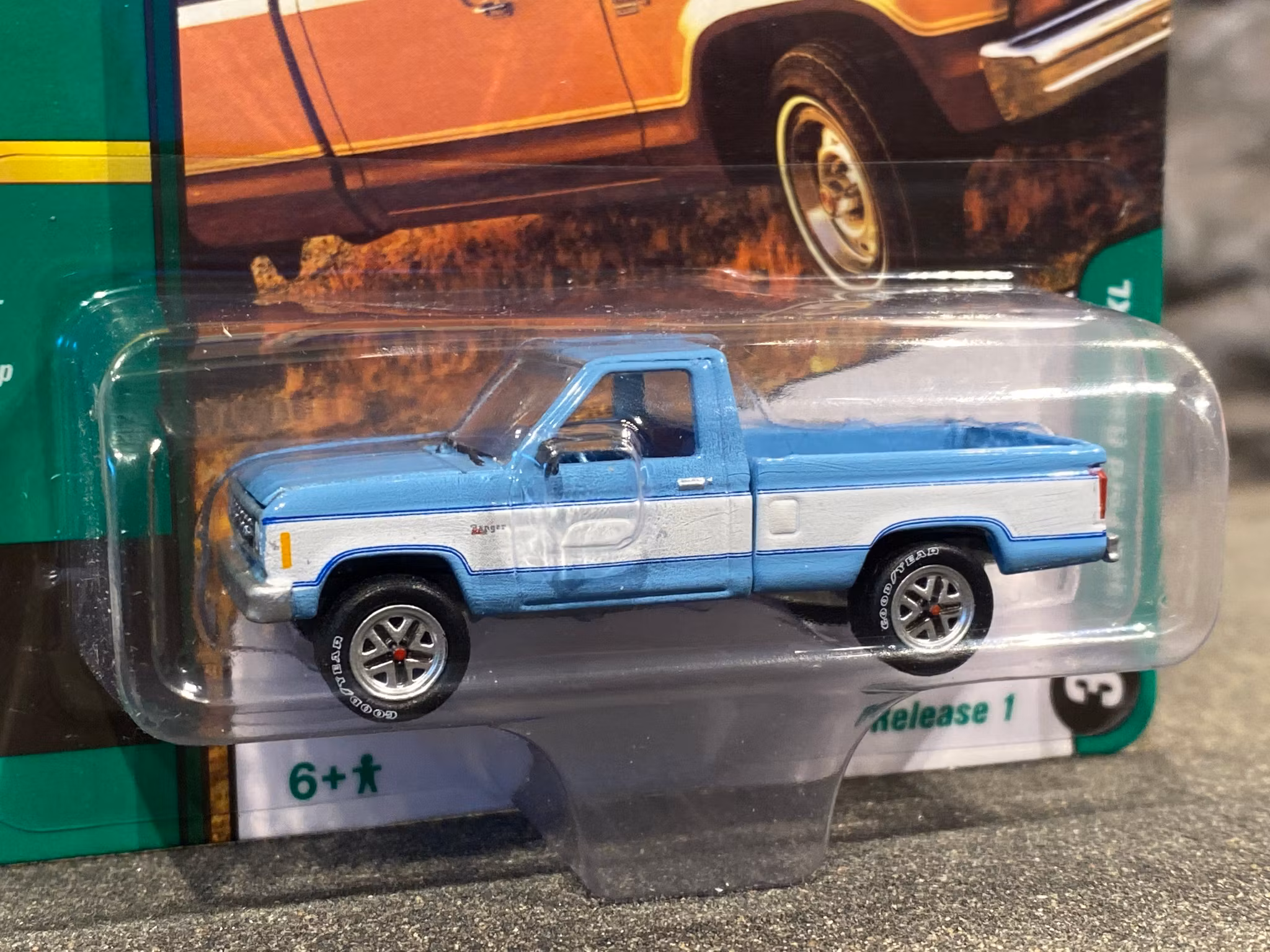 Skala 1/64 Ford Ranger XL 84' Ljusblå/vit  f Johnny Lightning