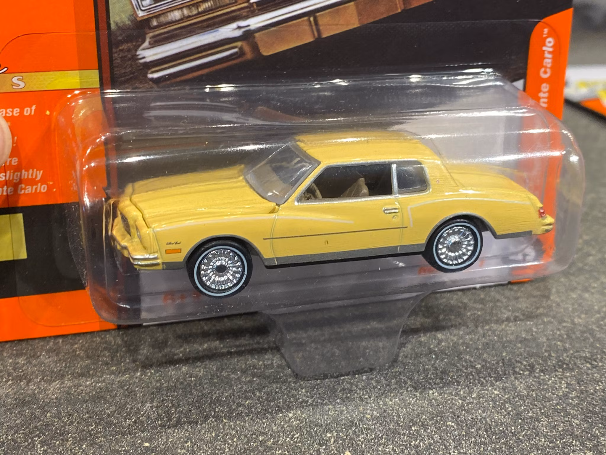 Skala 1/64 Chevy Monte Carlo 80' f Johnny Lightning