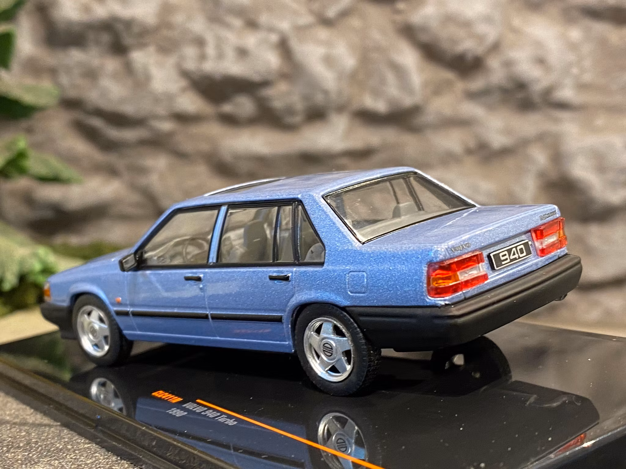 Skala 1/43 Volvo 940 Turbo 1990' Ljusblå met fr IXO Models