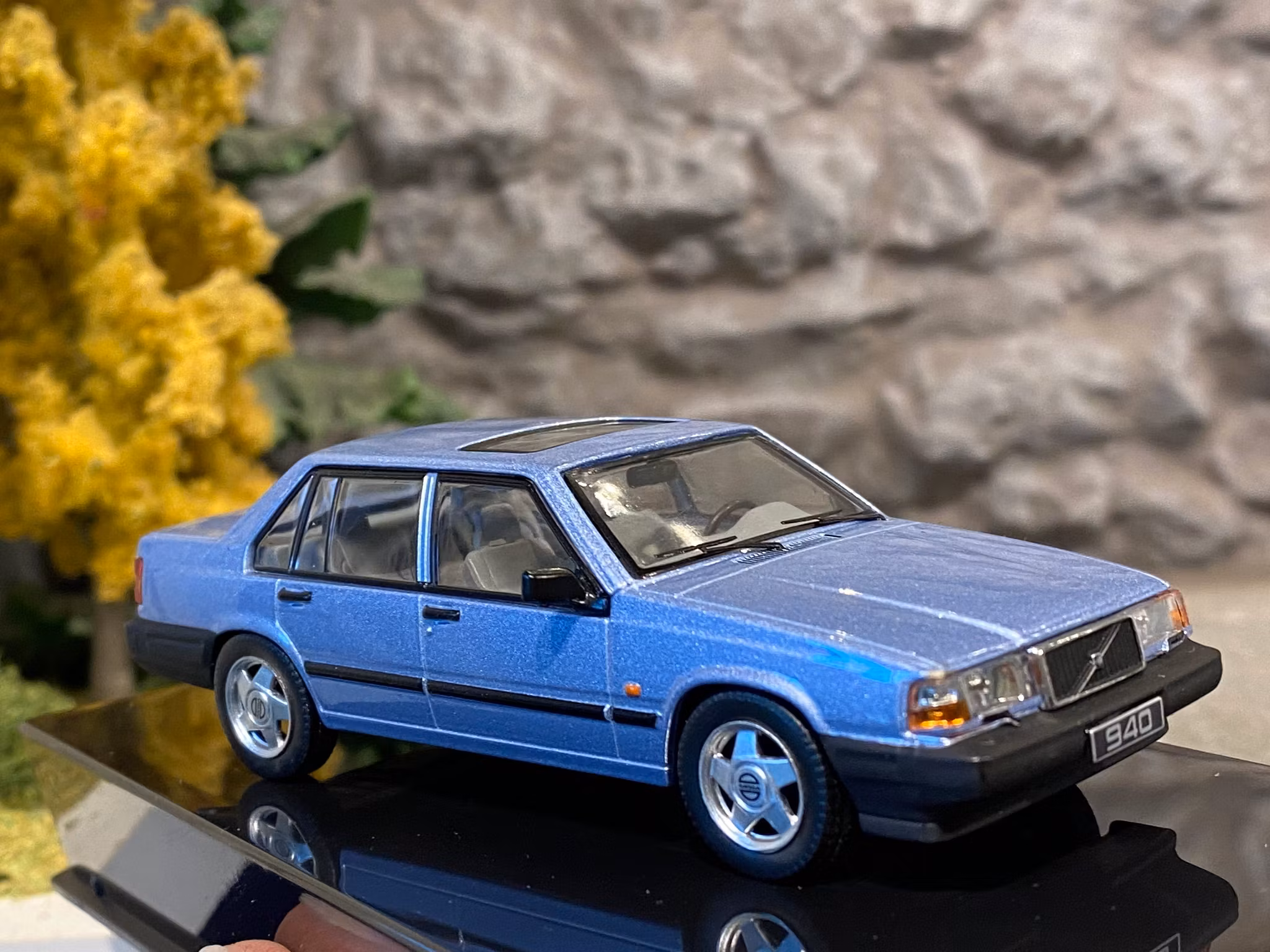 Skala 1/43 Volvo 940 Turbo 1990' Ljusblå met fr IXO Models