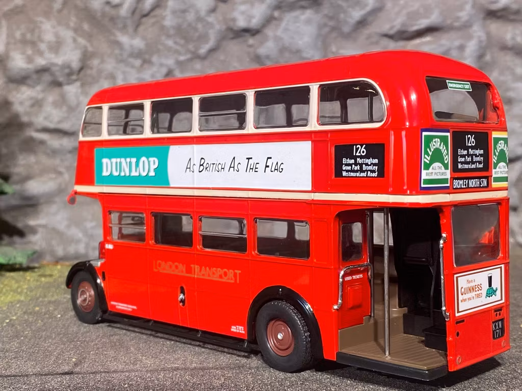 Skala 1/43 Londonbuss, Dubbeldeckare,  AEC Regent III RT 1939 fr IXO Models